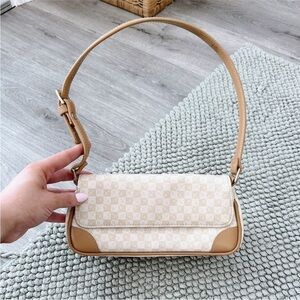Liz Claiborne Y2K Cream and Tan Shoulder Bag